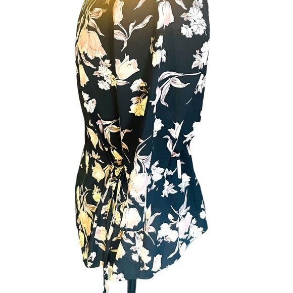 Sienna Sky Floral Wrap Top Size Medium - Picture 3 of 5